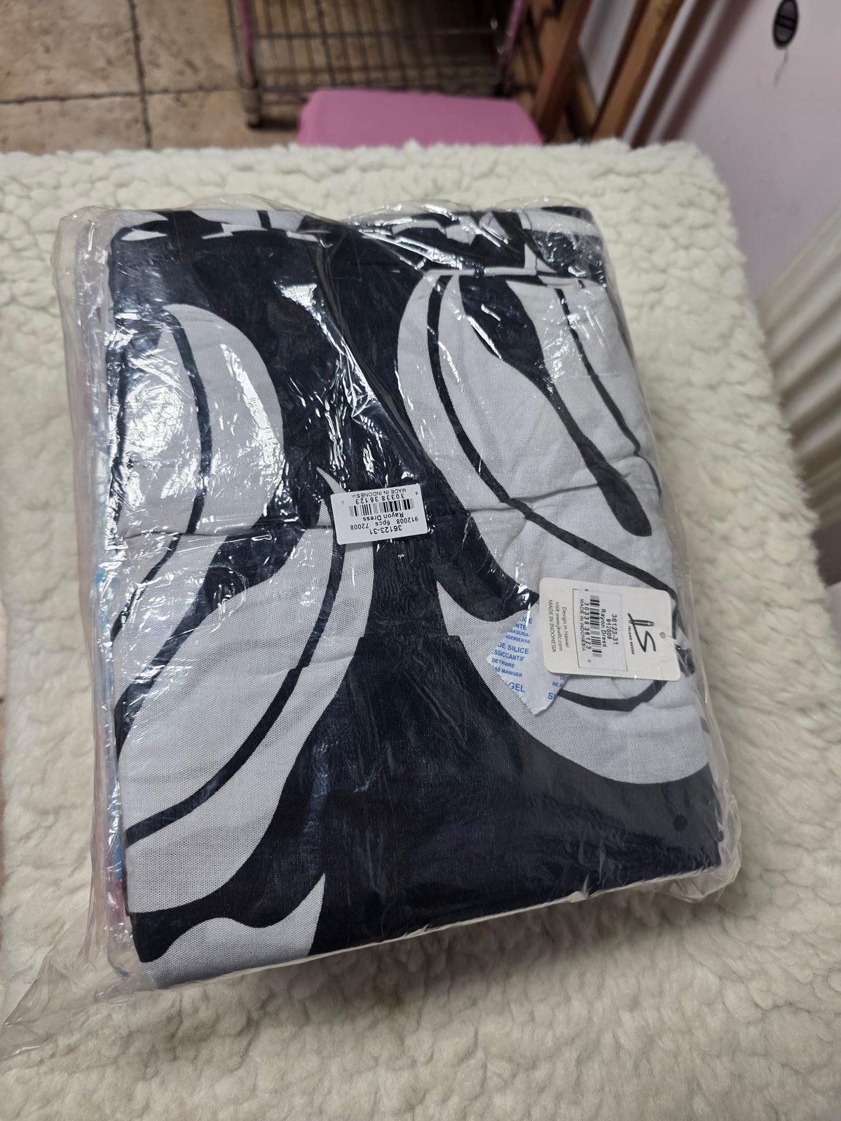 Rayon fashion dress, strap-on shoulder