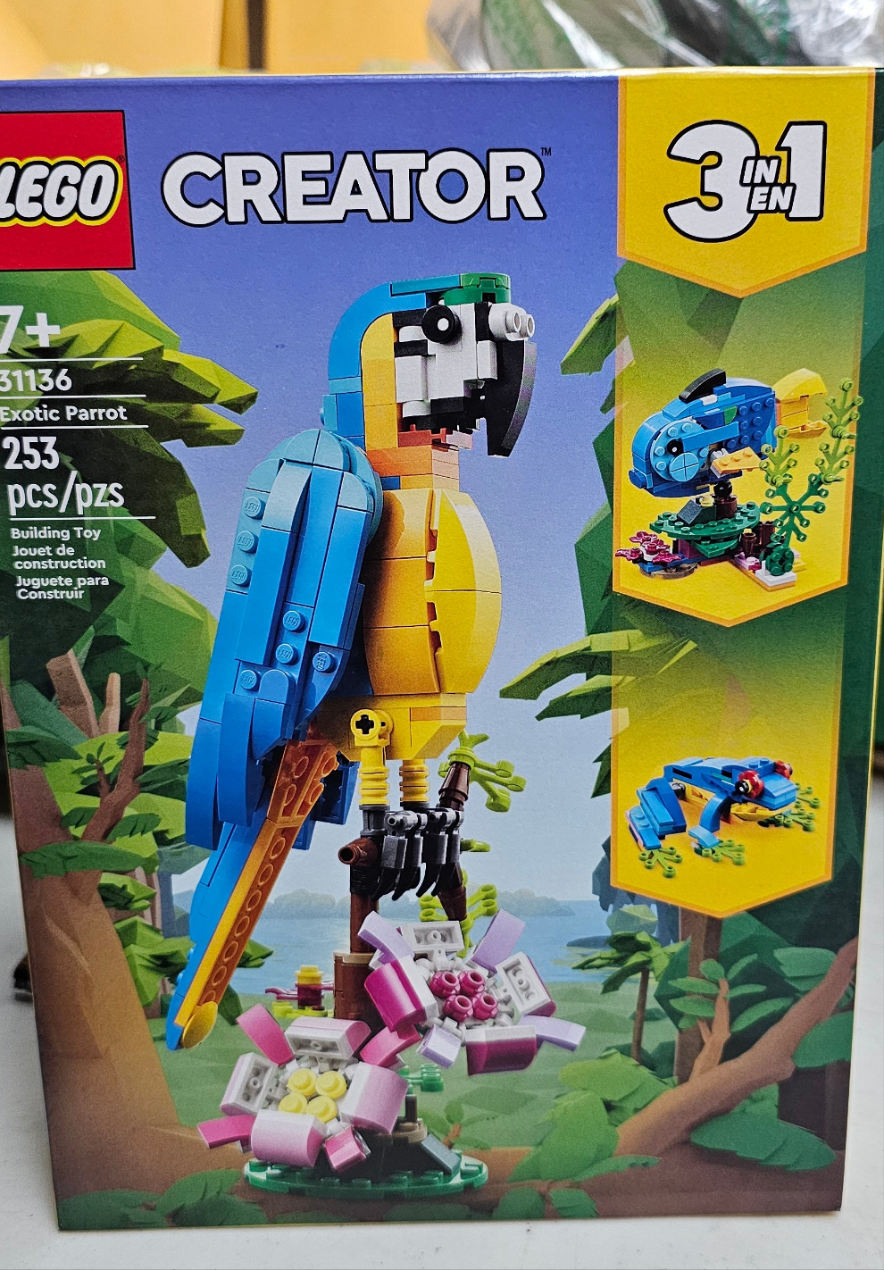 Lego 31136 exotic parrot
