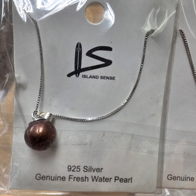 Chocolate 10mm round freshwater pearl pendant with 925-silver cap & chain
