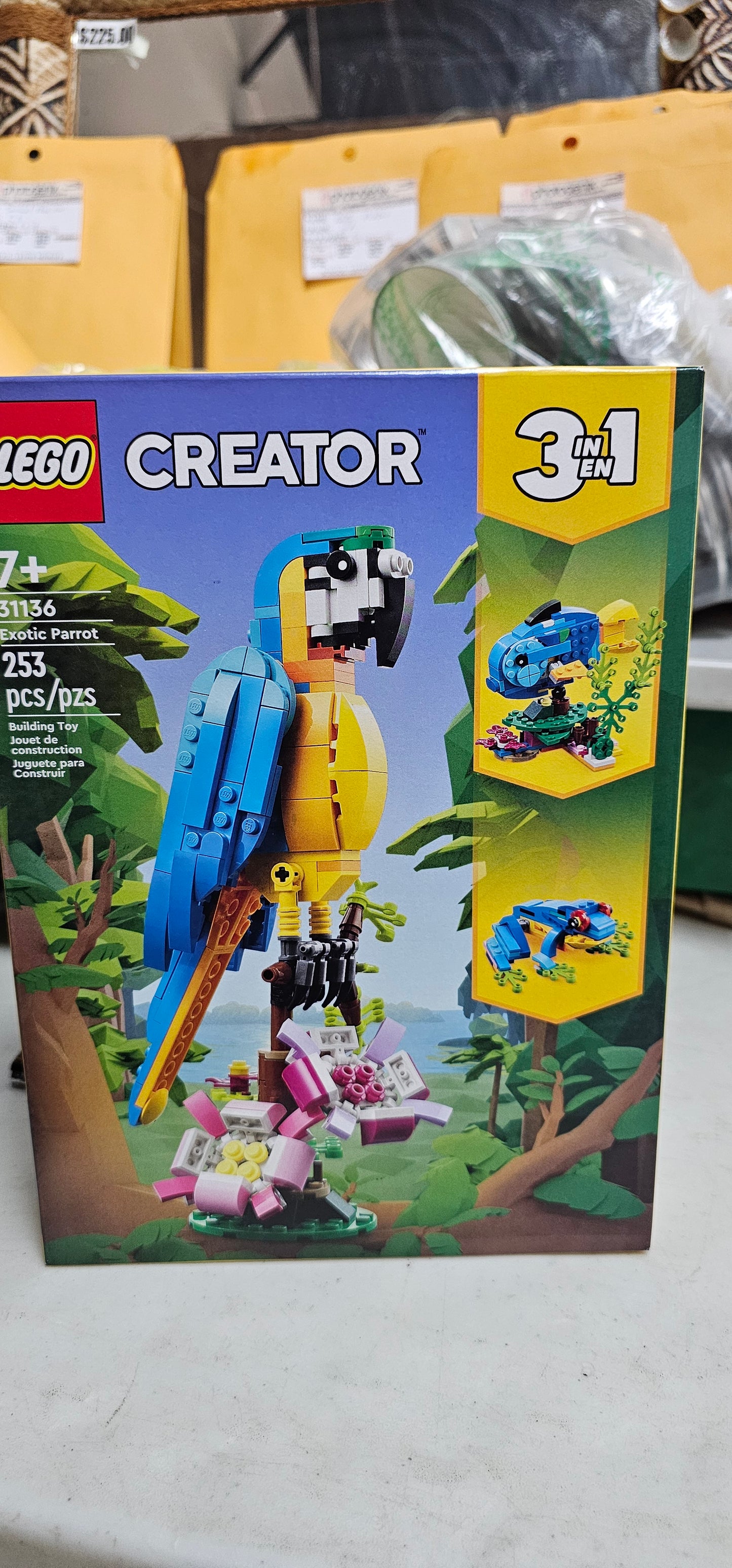 Lego 31136 exotic parrot