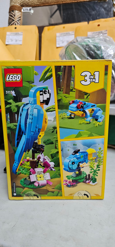 Lego 31136 exotic parrot