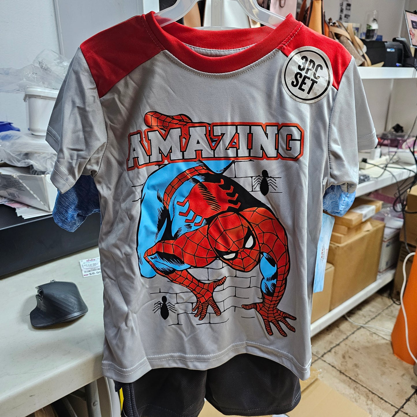 Boys shirt and shorts 3 piece size 5 Spiderman Marvel