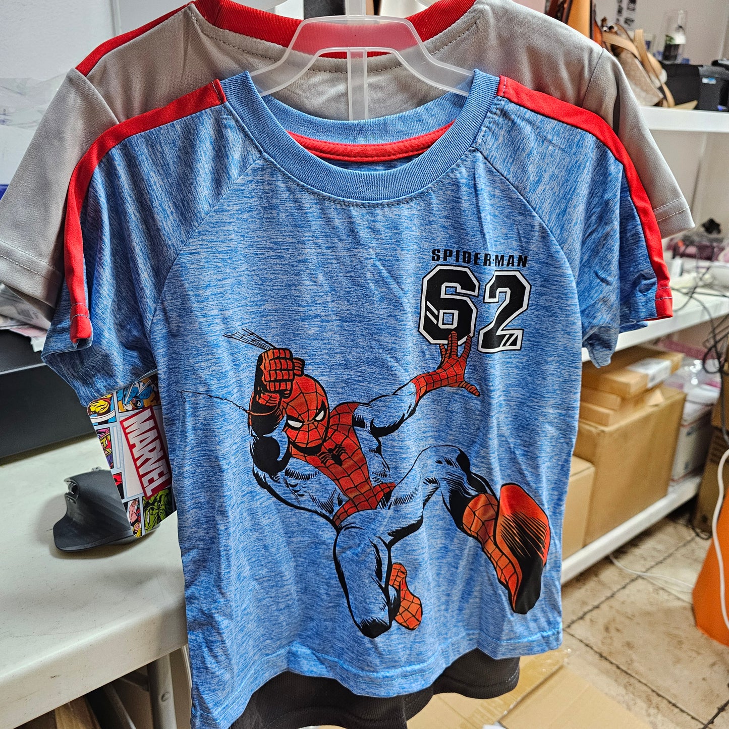 Boys shirt and shorts 3 piece size 5 Spiderman Marvel
