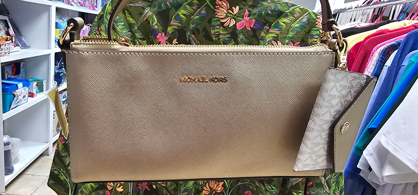Michael Kors Vincent 35f4g2vc6m pale gold md pouchett w/attach